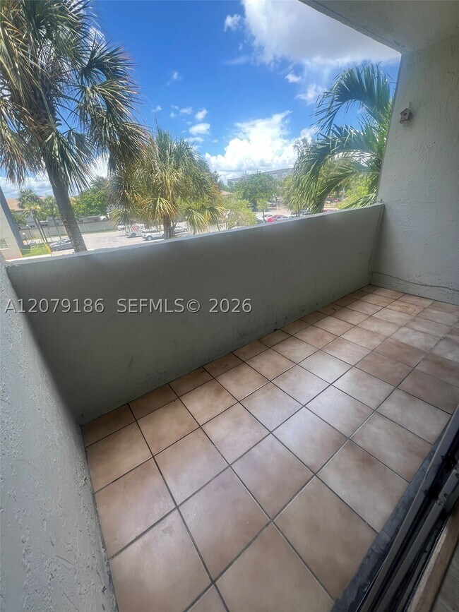 Building Photo - 10090 NW 80th Ct