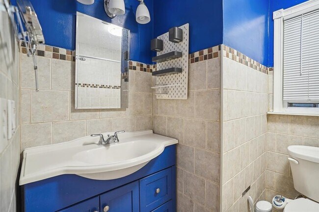 Building Photo - 292 New York Ave