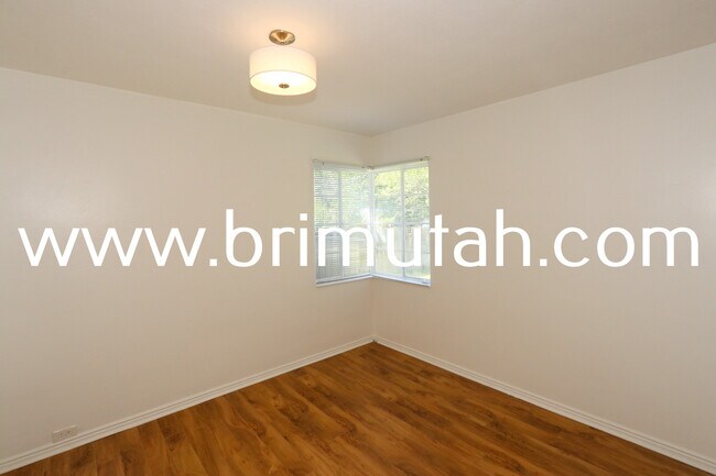 Building Photo - 1239 E Ridgedale Ln