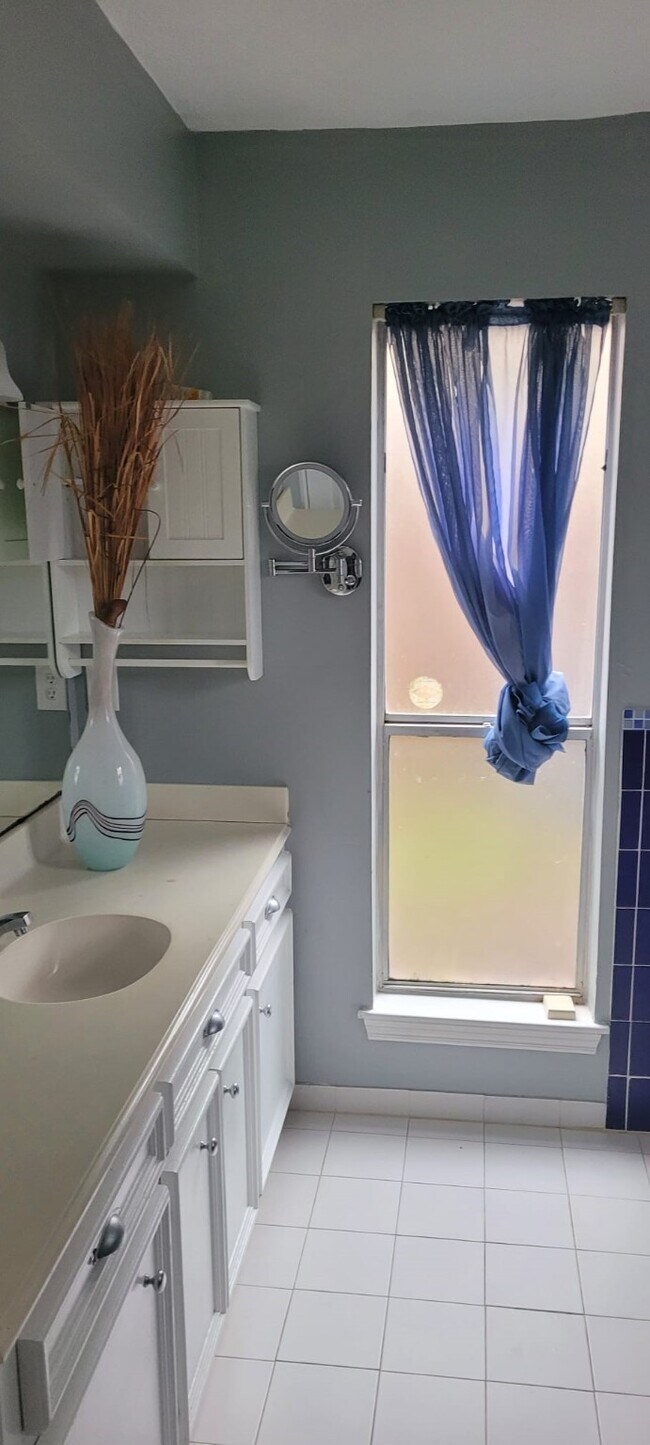 Building Photo - 12007 Carriage Ridge Ct