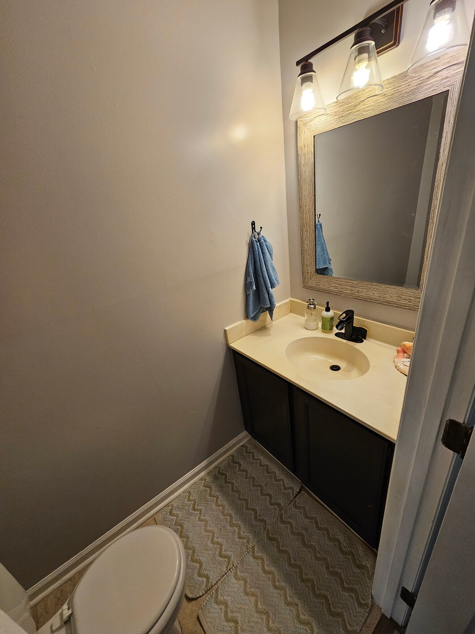 Building Photo - 117 Forest Oaks Dr