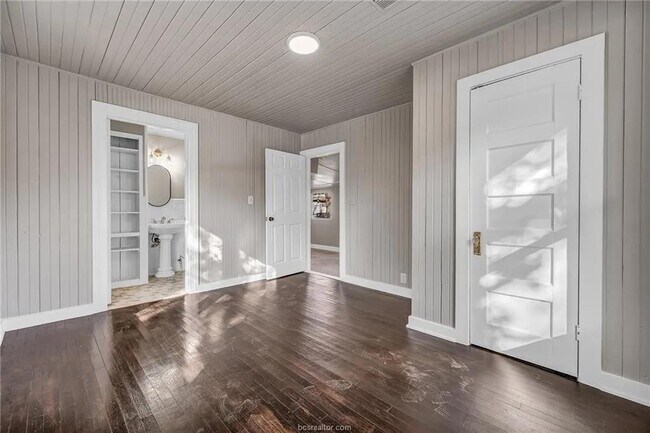 Building Photo - 2707 Cliff St