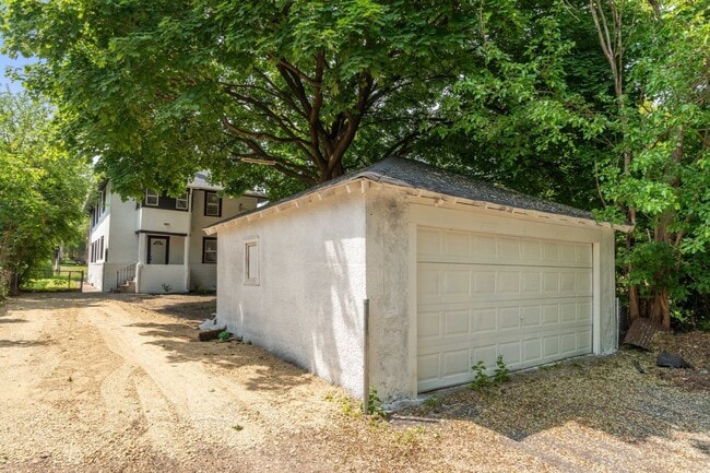 Building Photo - 987 Dayton Ave