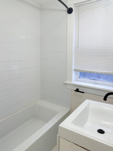 Building Photo - 2224 Miami St