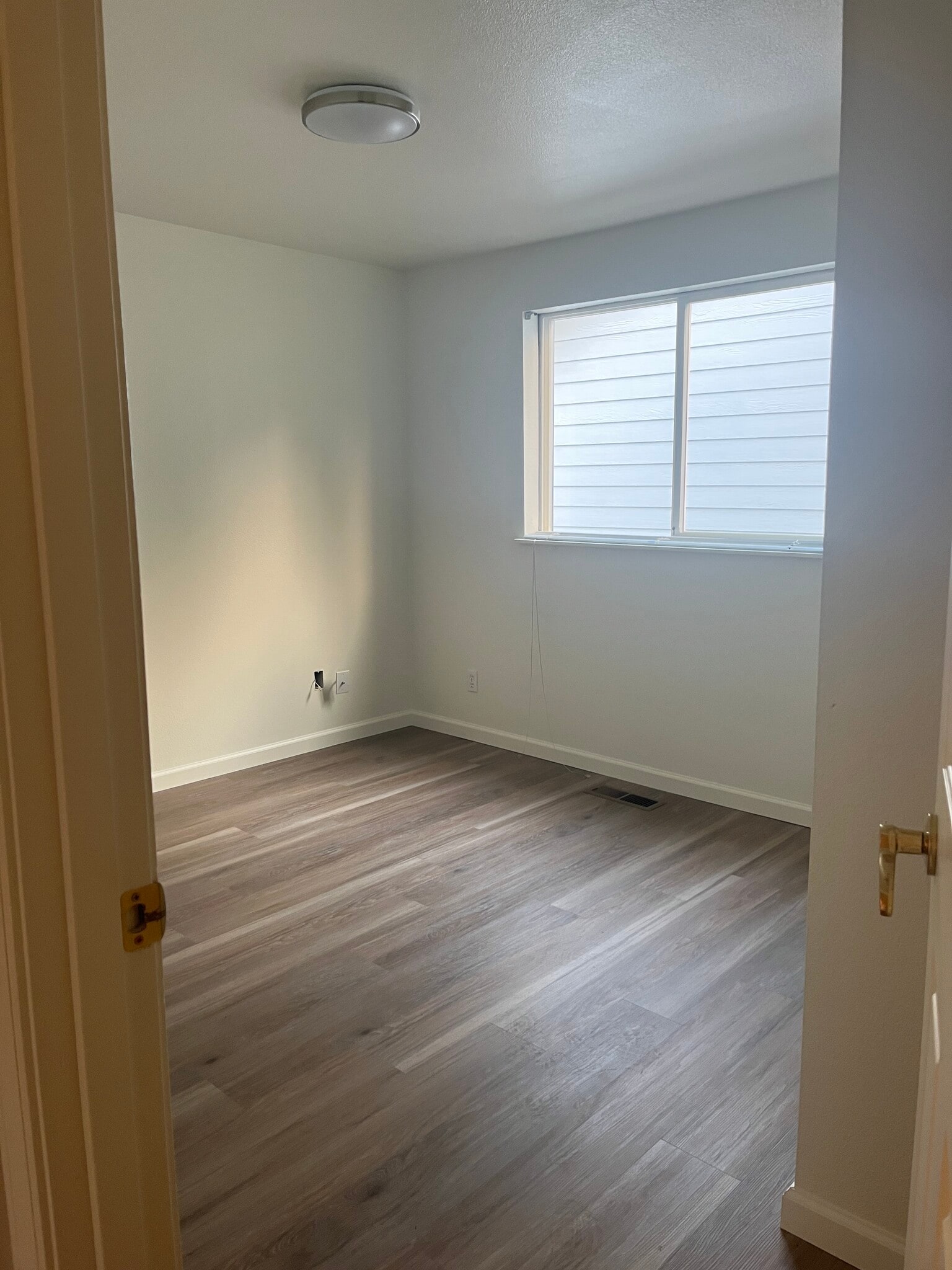 b4edroom number 2 - 2143 SE Douglas Ave