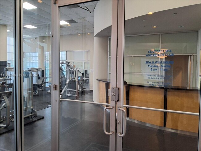 Building Photo - 5161 Collins Ave