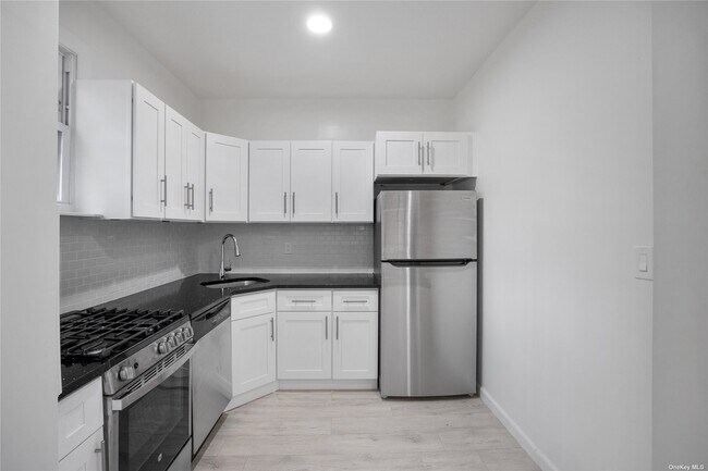 Building Photo - 86-22 Jamaica Ave