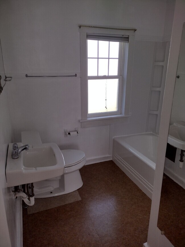 Bathroom - 1837 Sheridan St