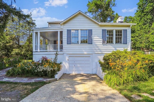 Building Photo - 8901 Montgomery Ave