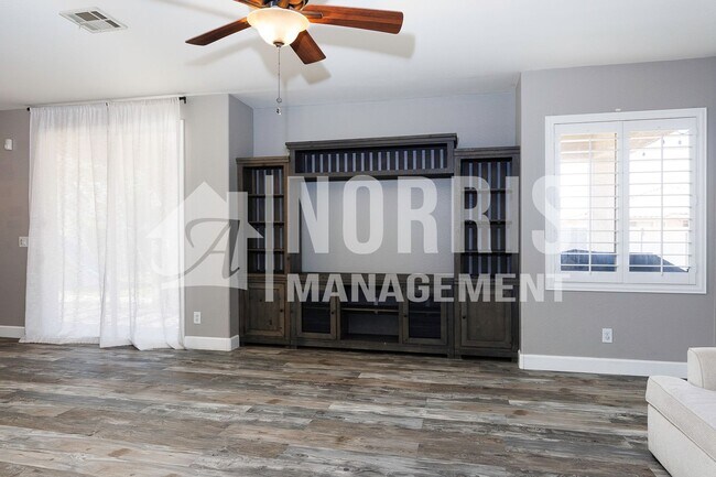 Building Photo - Beautiful Two-Story Home Located in Missio...