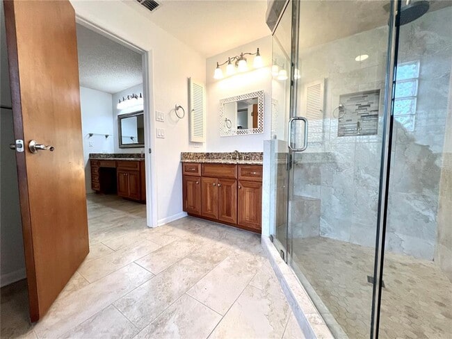 Building Photo - 2715 Montague Ct E