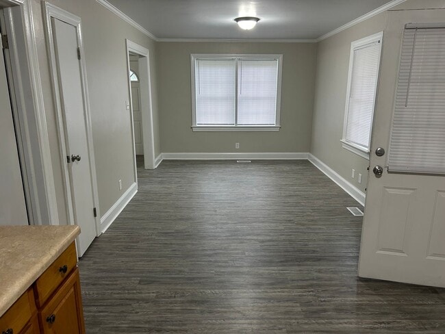 Building Photo - 3 bedroom, two bath home for rent