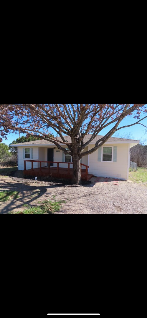 Building Photo - Beautiful home just minutes from the Brazos river Granbury