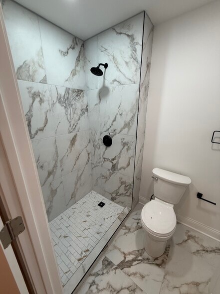 Master bathroom - 1629 W Granville Ave