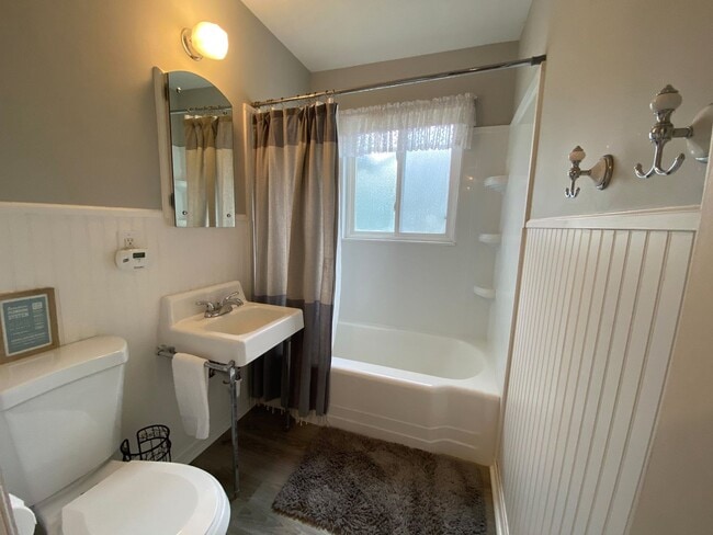 Building Photo - Beautiful Farmington Home