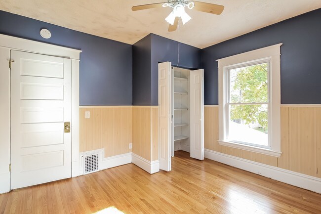 Building Photo - 259 Valley Ave NW