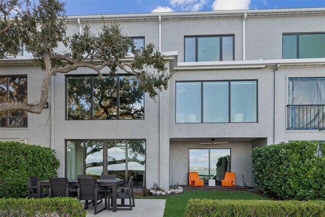 Building Photo - 5010 Bayshore Blvd