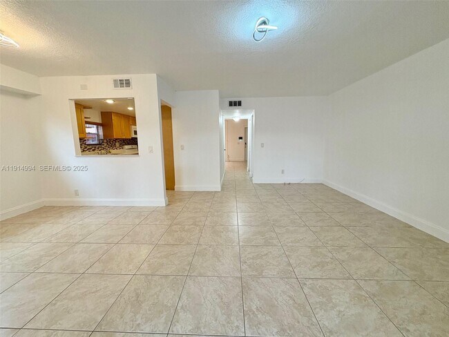 Building Photo - 6568 SW 41st Pl