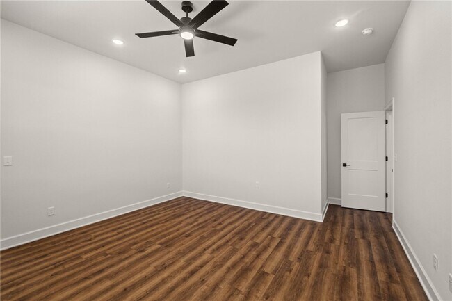 Building Photo - 431 Silverview Ave