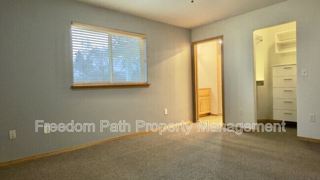 Building Photo - 1181 Elderberry Cir