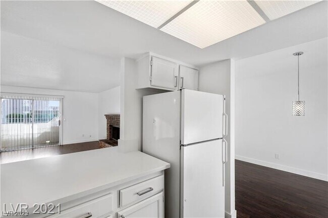 Building Photo - 3749 Carlyle Dr