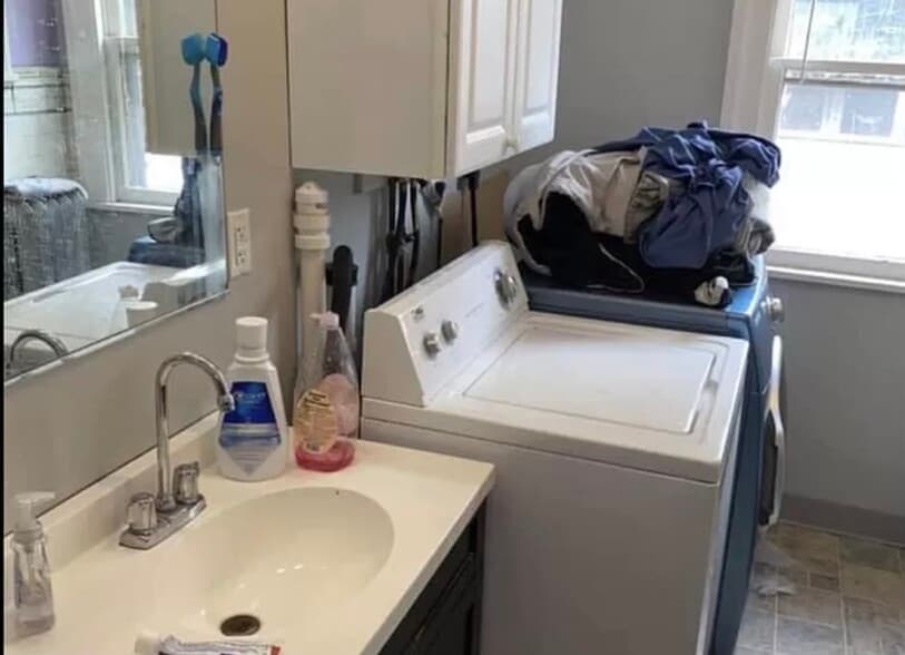 Building Photo - 121 Oak St