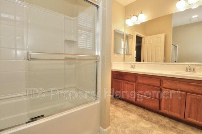 Building Photo - 217 Barnhill Dr