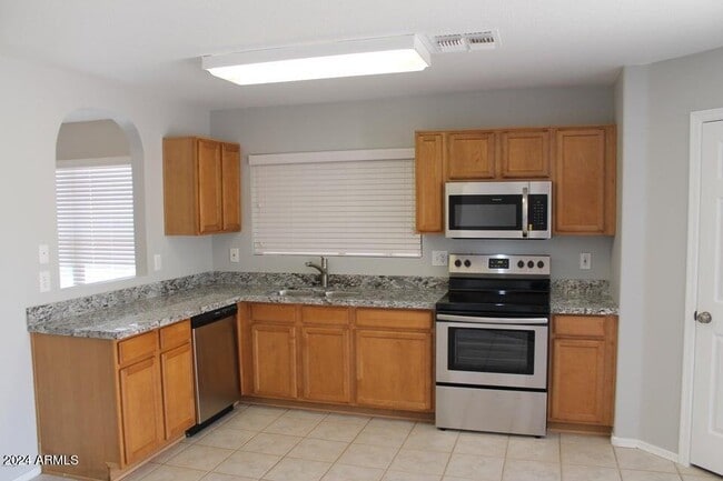 Building Photo - 10522 W Louise Dr