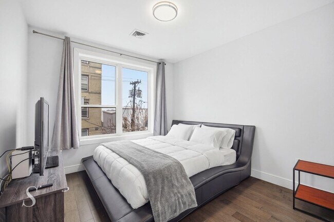 Building Photo - 6401 Park Ave