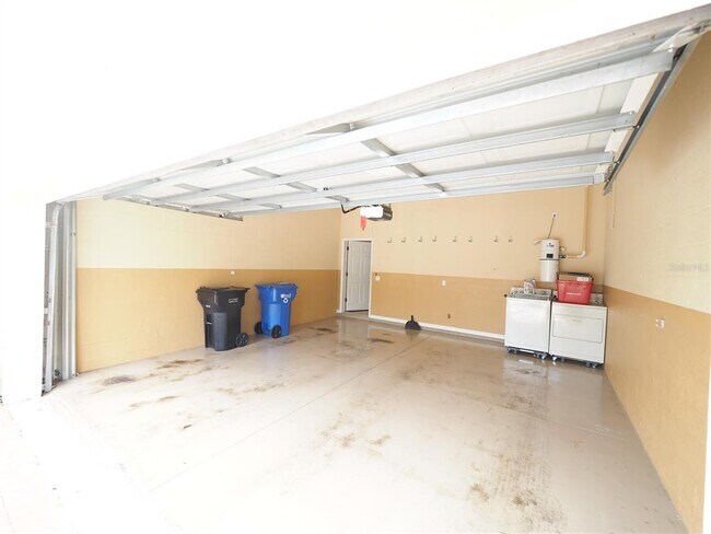 Building Photo - 408 Triano Cir