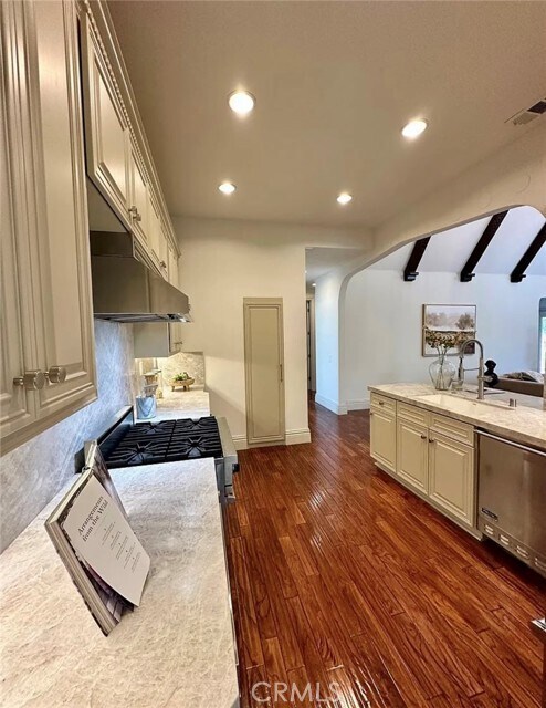 Building Photo - 515 N Crescent Heights Blvd