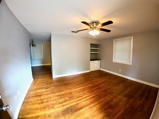 Building Photo - 3/1 Brick Home Near USA Campus w/ Carport & Fenced-In yard