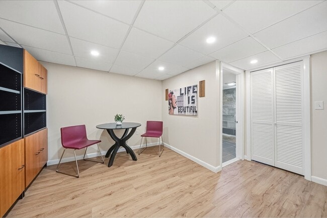Building Photo - 221 Totten Pond Rd