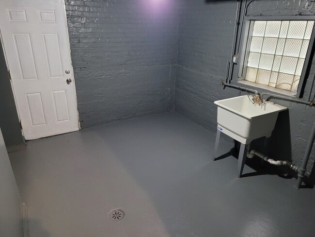 Building Photo - 8617 S Bennett Ave