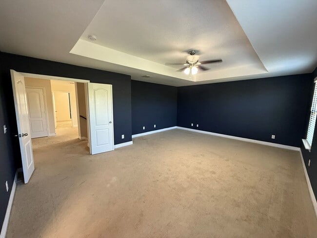 Building Photo - New Braunfels Gem!