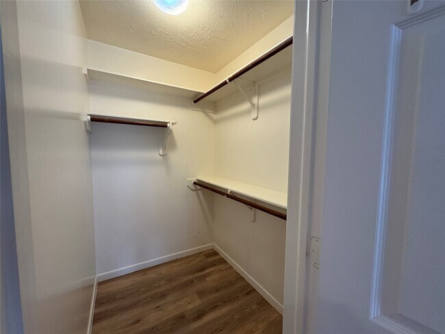 Building Photo - 2406 Elmen St