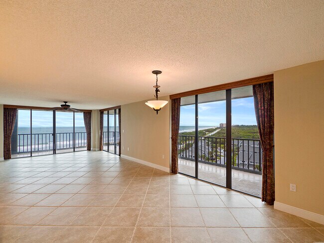 Building Photo - 5047 N Hwy A1A