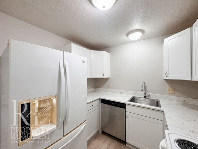 Building Photo - Refreshed 3-Bed Hefner Home with Private Lawn & Covered Parking