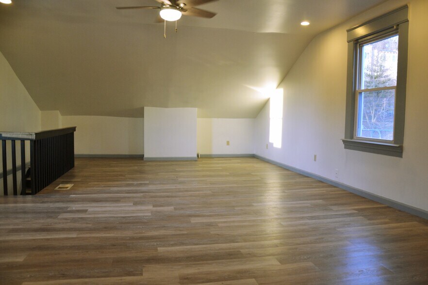 Building Photo - 522 W McMicken Ave