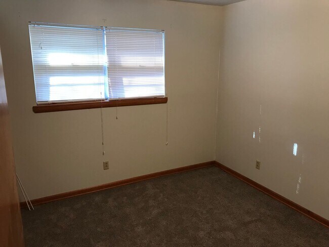 Building Photo - 3 Bed 2 Bath Springfield, MO