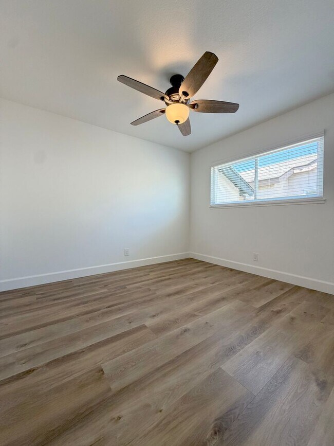 Building Photo - Experience the coastal breeze and the quiet charm of Hawaii Lane.