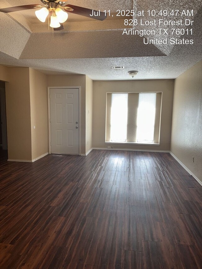 Building Photo - 828 Lost Forest Dr