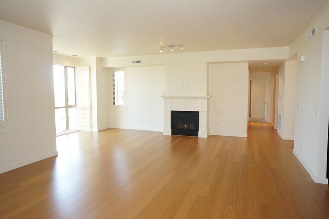 Building Photo - S. Corbett Beautiful two bedroom condo wit...