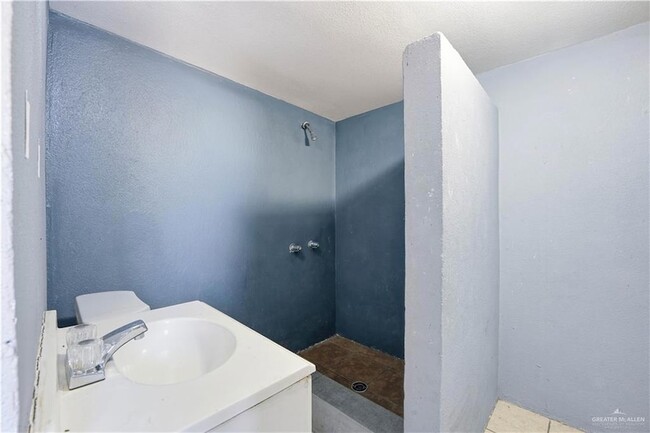 Building Photo - 8516 Hendrix Ave