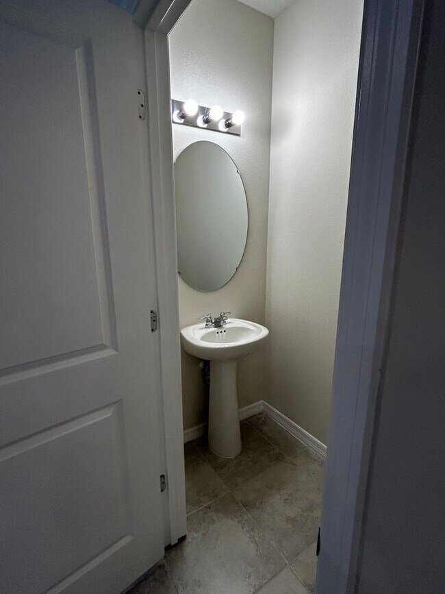 Building Photo - Move In ASAP!! - Brand New 3 bedroom 2.5 bath Townhouse for rent in Kissimmee, FL.