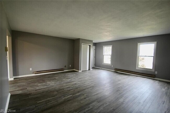 Building Photo - 300 Northland Dr