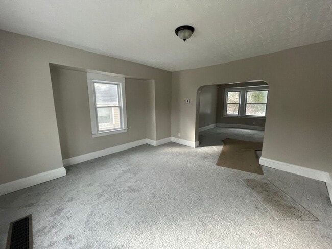Building Photo - Section 8 & EDEN Accepted – Move-In Ready Comfort for Your Next Chapter in Cleveland!