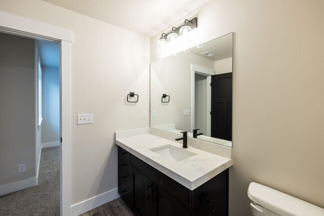 Building Photo - 715 Pine Ridge Ln