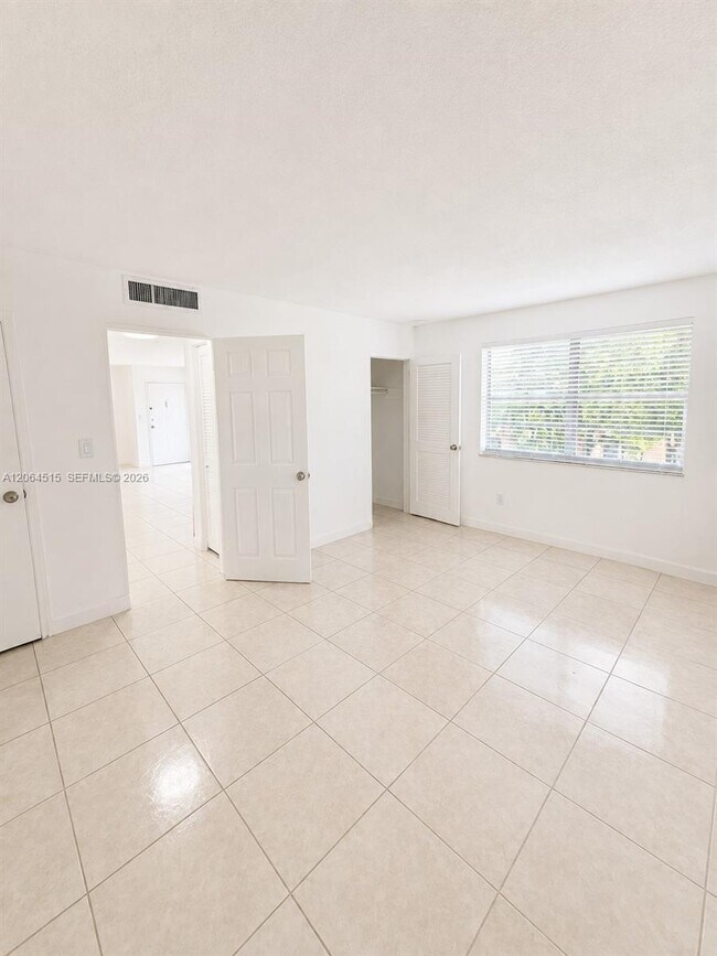 Building Photo - 4450 NW 79th Ave