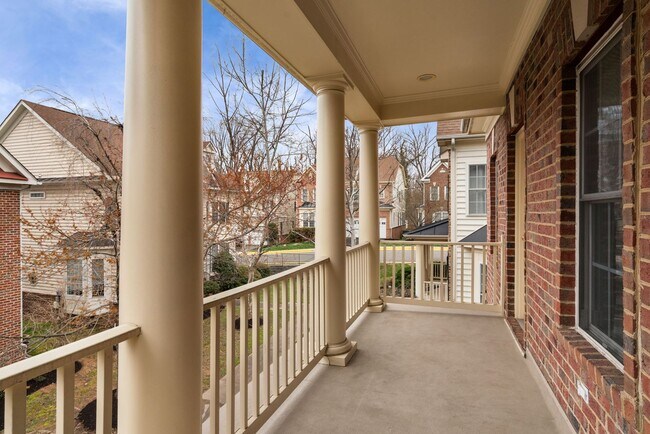 Building Photo - Stunning 4 level detached home close to the Mosaic District in Fairfax!